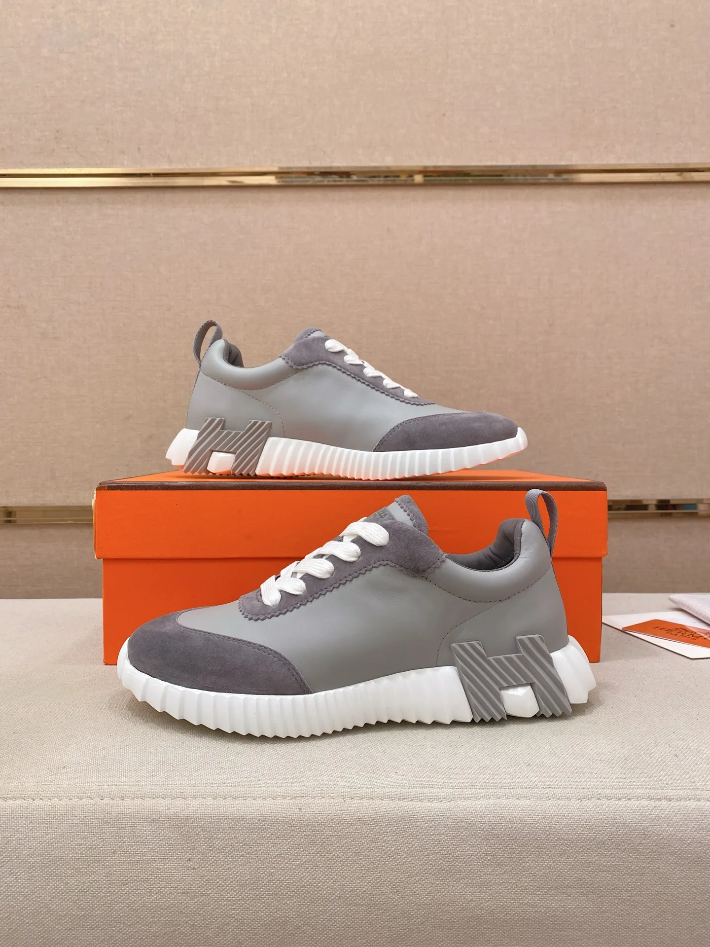 Men's clothing and shoes💰: 640💰《HERMES》【Classic Original Version】Hermès; Top 🔝 Purchasing Agency 🔍🔍Men's latest 🇺🇸 counters are on sale simultaneously, original imported from Italy ▲▲First-layer cowhide with suede cowhide ▲▲ (high-end and expensive Qi·Grade) Exquisite workmanship (Italian 🇮🇹Imported water-dyed 🐂cowhide lining) Sole: Original sole provided by the original factory, ⚠️Exclusive double-layer activity·TPR·Rubber·Combined molded outsole; Super·comfortable·wear-resistant·non-slip·environmental protection The real thing is more beautiful if you take the real thing (high quality, follow the order), you can enter and exit the counter at will * Code number: 39·40·41·42·43·44# (can be customized 38.45.46.)